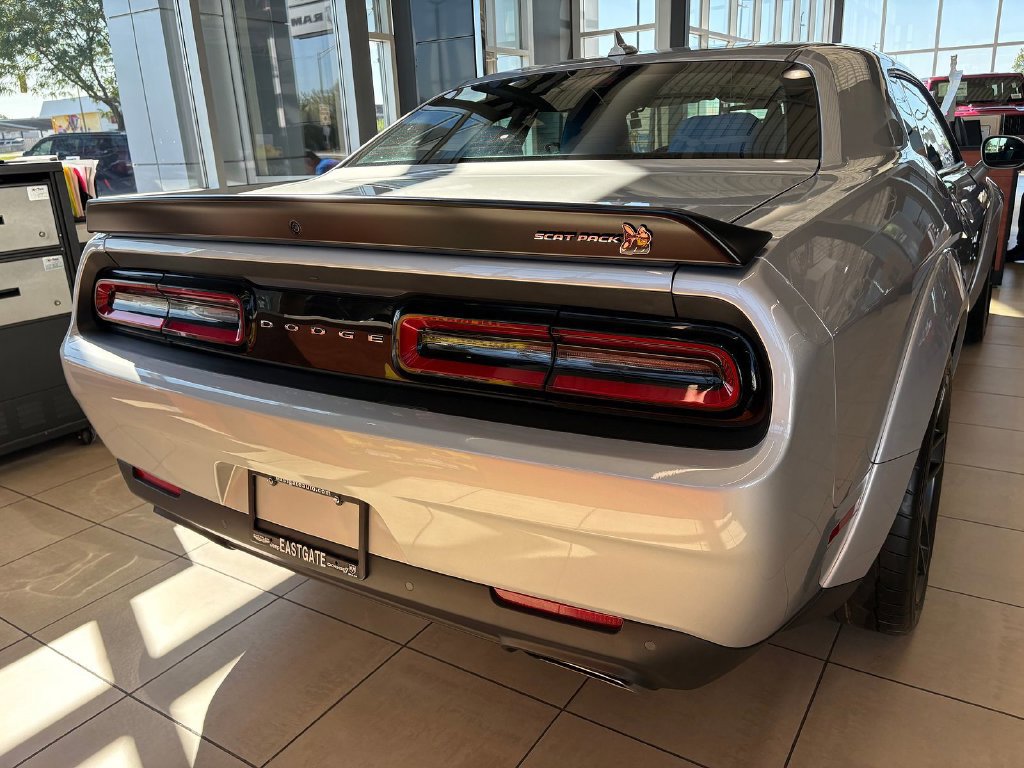 Used 2022 Dodge Challenger R/T Scat Pack RWD image 6