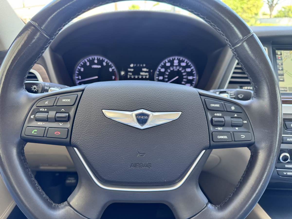 Used 2015 Hyundai Genesis 3.8 RWD image 41