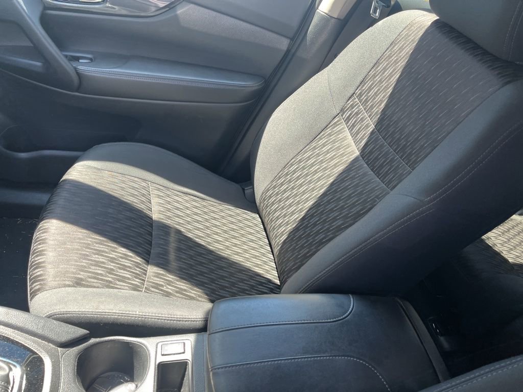 Used 2020 Nissan Rogue SV AWD/4WD image 3