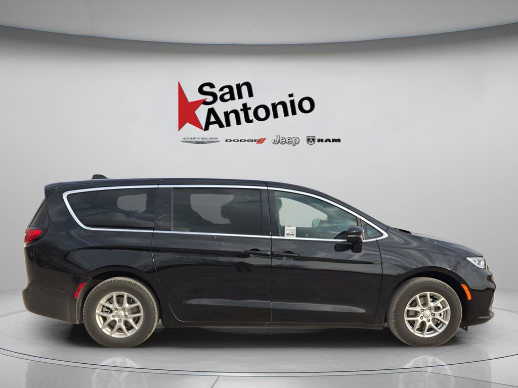 New 2026 Chrysler Pacifica Select FWD image 9