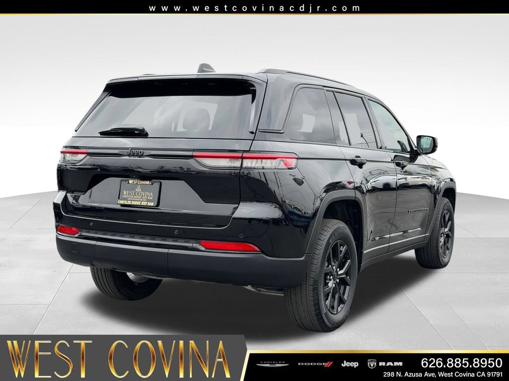 Used 2025 Jeep Grand Cherokee Altitude RWD image 7