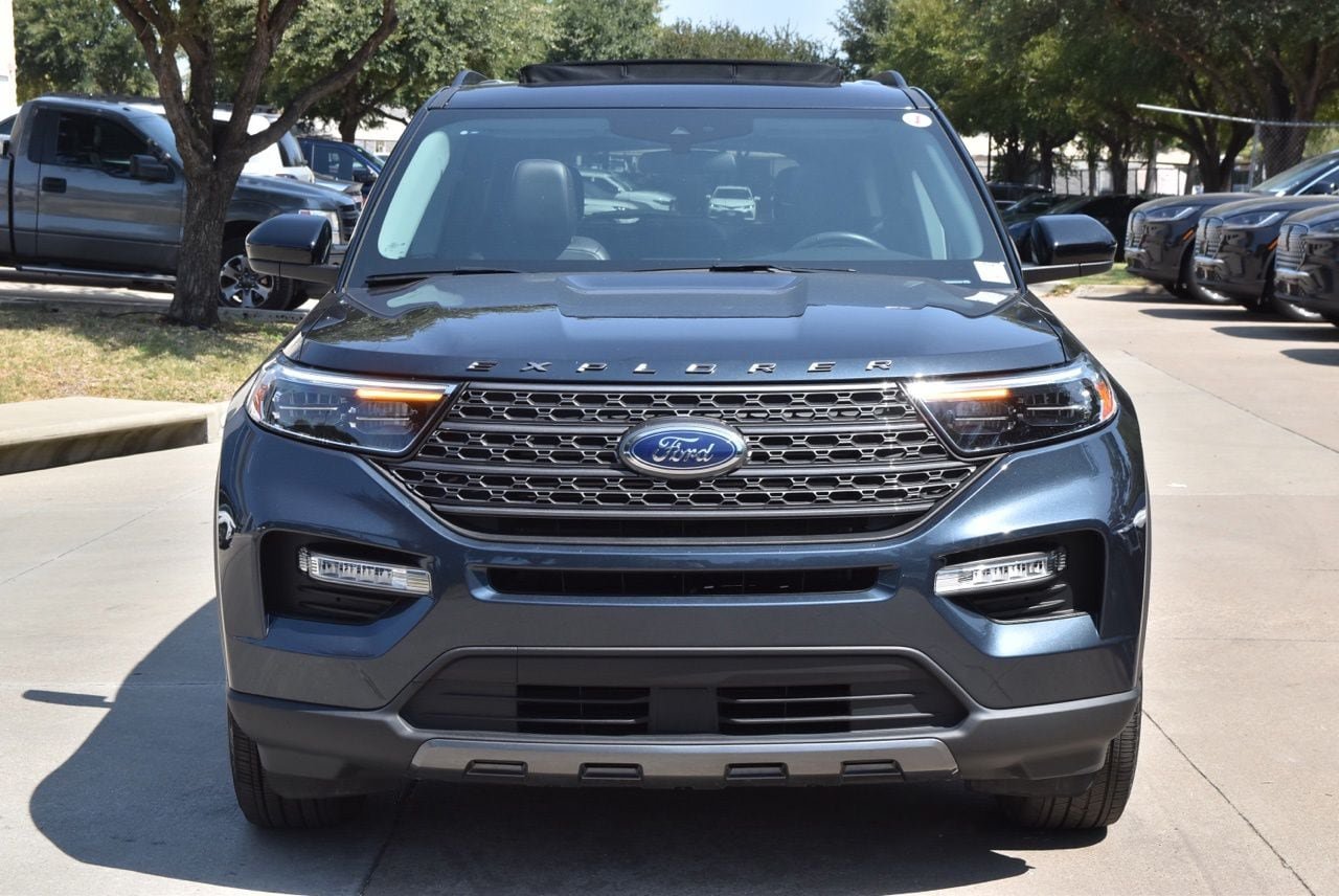 Used 2024 Ford Explorer XLT w/ Equipment Group 202A AWD/4WD image 3