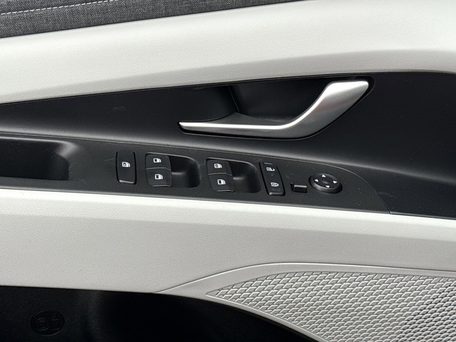 New 2026 Hyundai Elantra Limited image 15