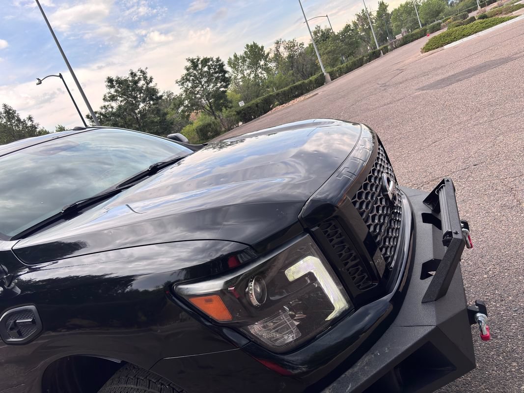 Used 2018 Nissan Titan SV w/ SV Convenience Package AWD/4WD image 11