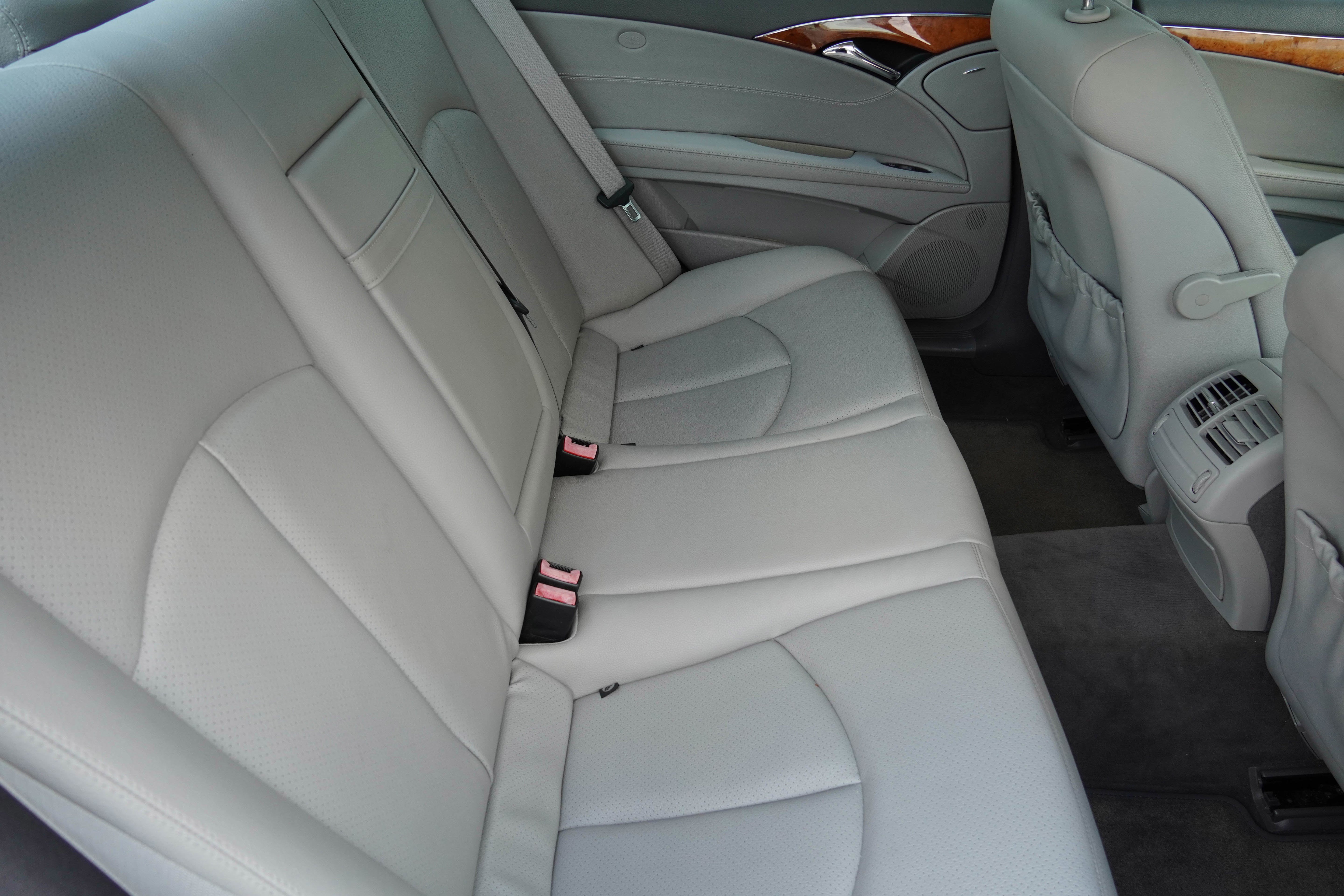 Used 2008 Mercedes-Benz E 350 4MATIC Sedan image 32