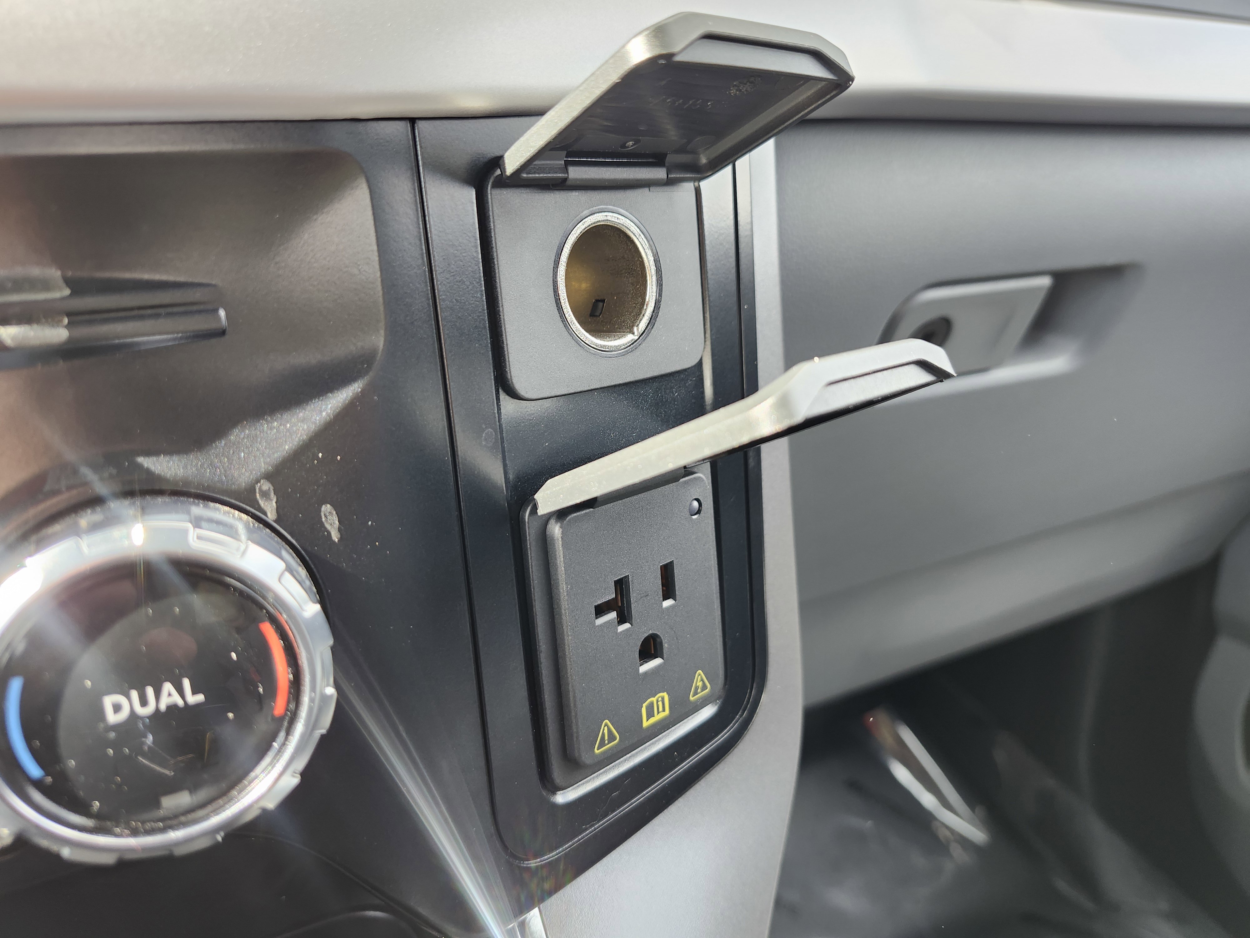 Used 2023 Ford F150 Lightning Pro image 10