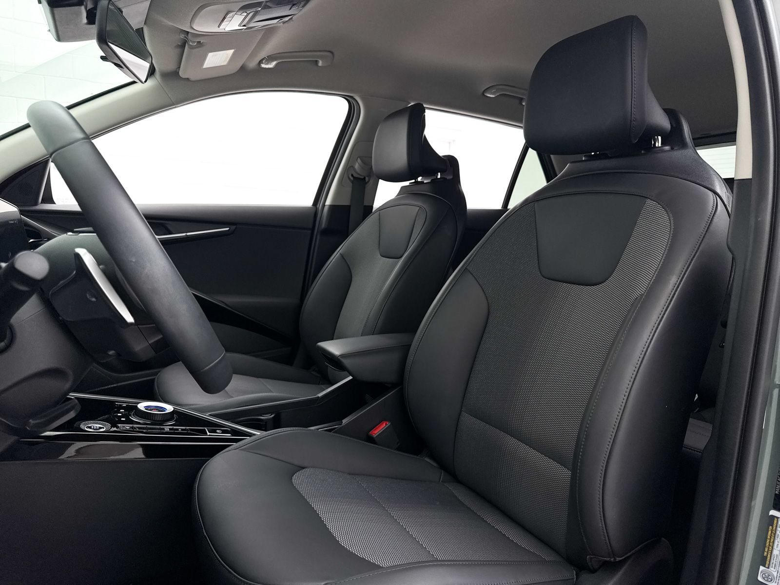 Certified 2023 Kia Niro EX FWD image 20