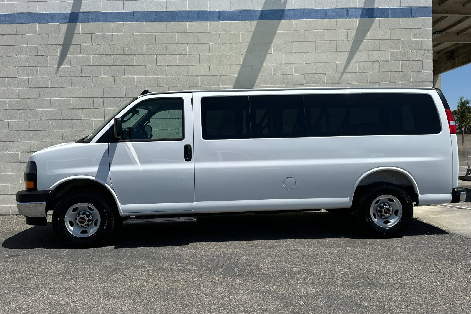 Certified 2025 GMC Savana 3500 LT w/ LT Preferred Equipment Group RWD image 7