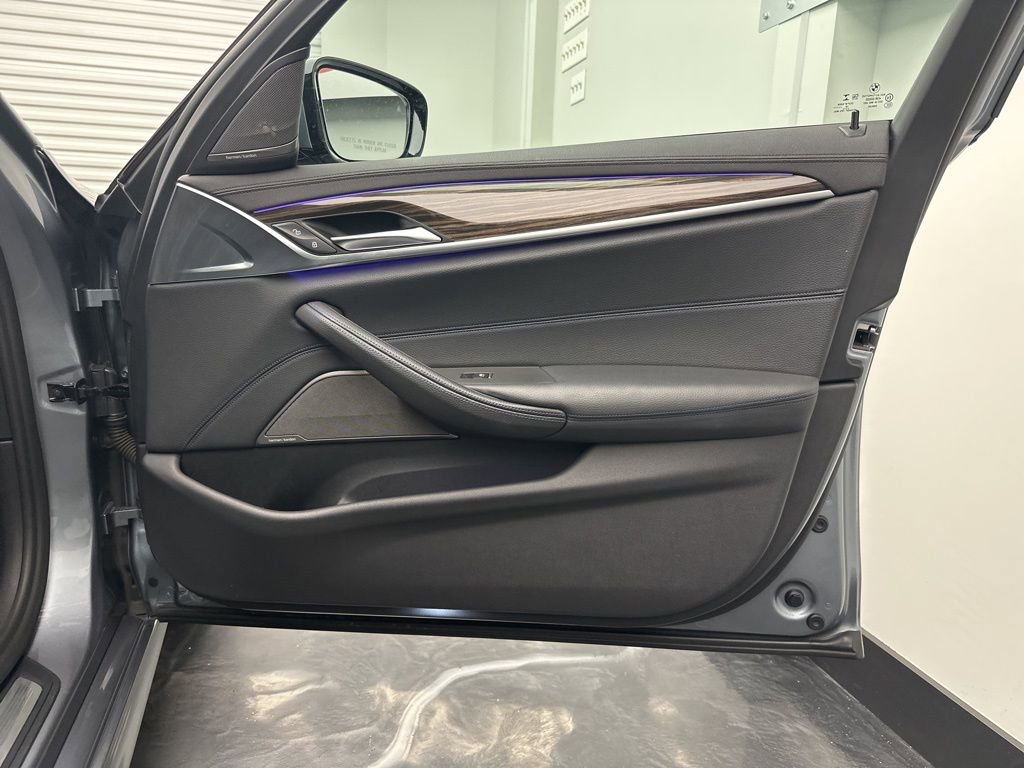 Used 2020 BMW 540i xDrive w/ M Sport Package image 9