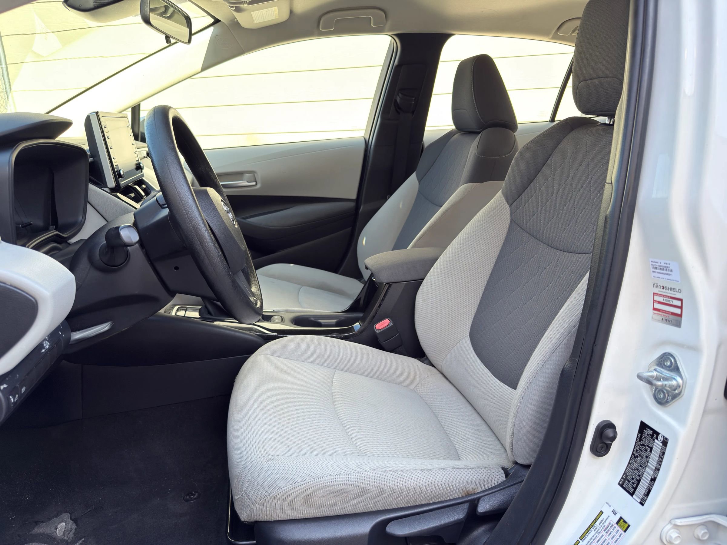 Used 2021 Toyota Corolla LE image 16