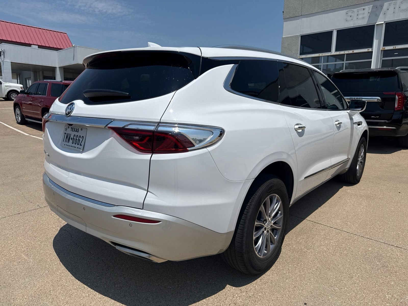 Used 2024 Buick Enclave Essence FWD image 6
