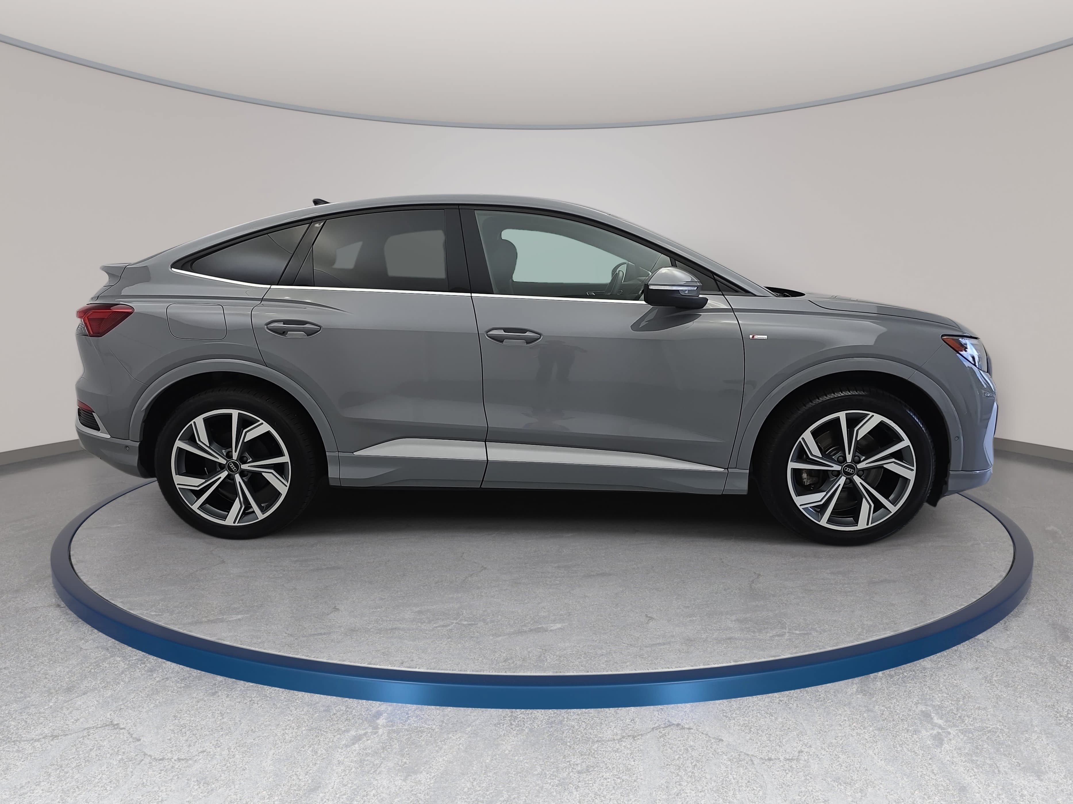 Used 2024 Audi Q4 e-tron Prestige AWD/4WD image 4