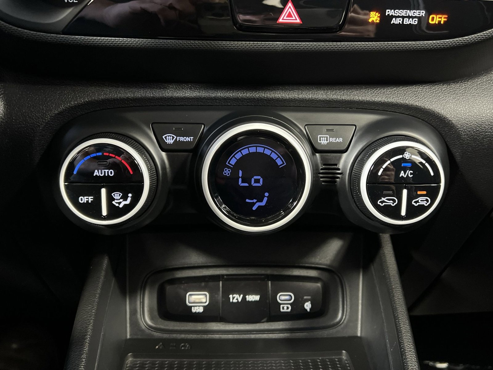 Used 2023 Hyundai Venue Limited image 20