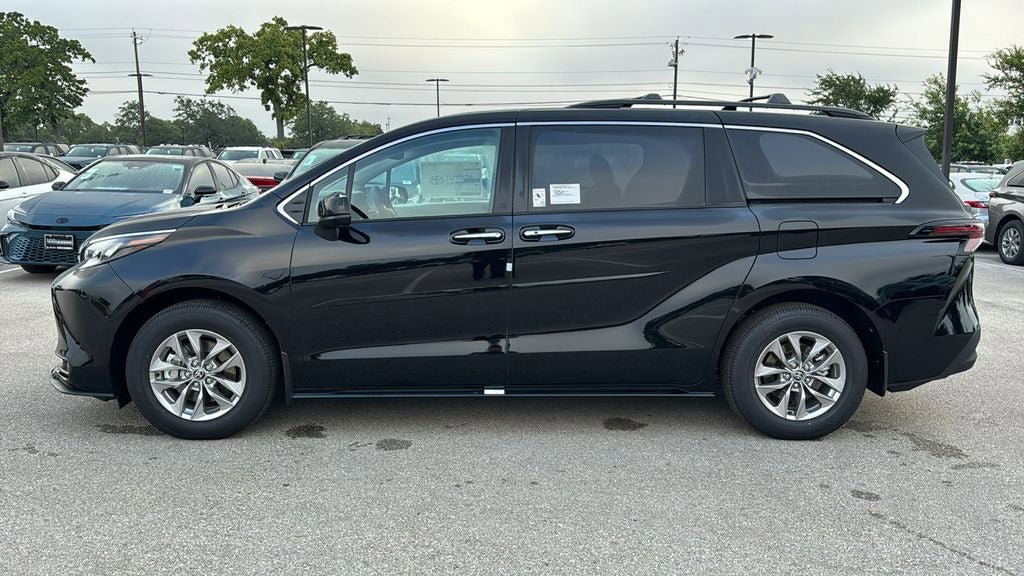 New 2026 Toyota Sienna XLE FWD image 4