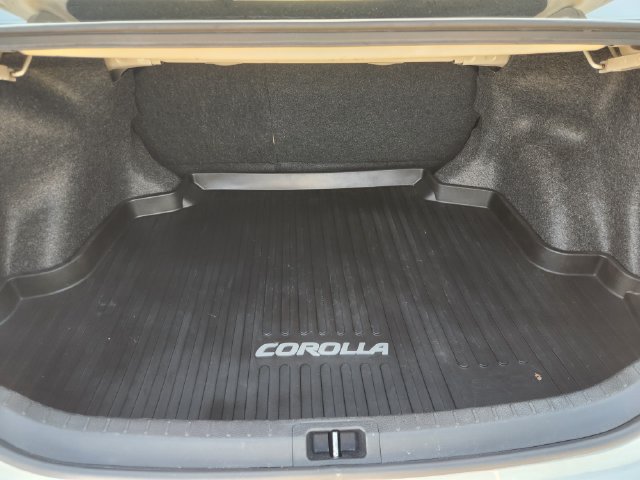 Used 2018 Toyota Corolla LE FWD image 22