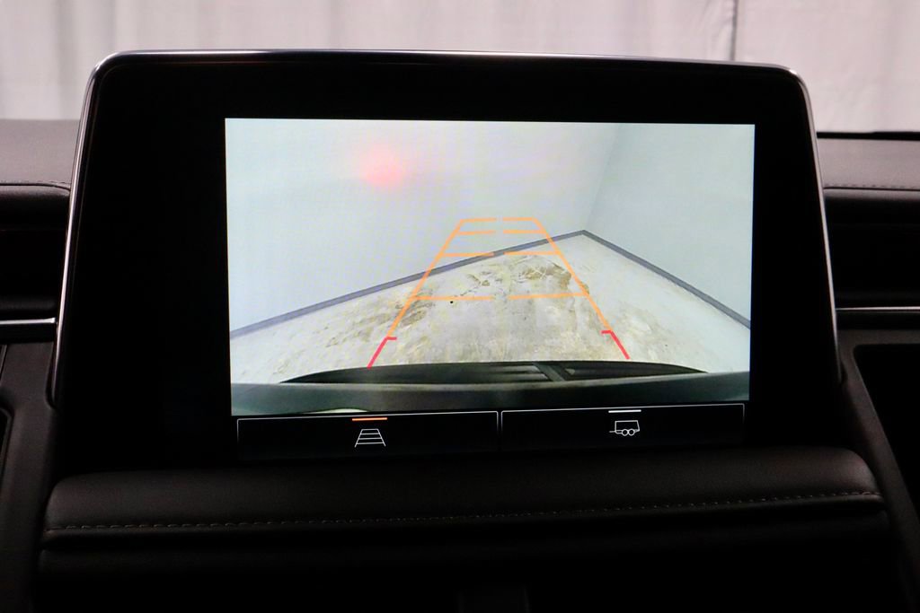 Used 2024 GMC Yukon XL SLE image 2