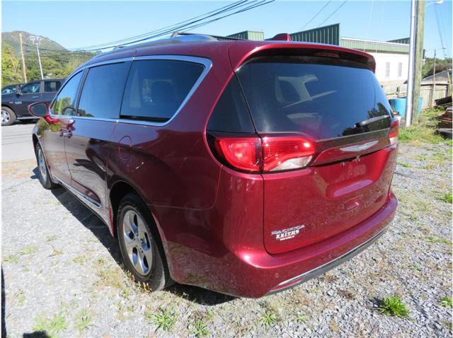 Used 2017 Chrysler Pacifica Touring-L Plus image 17