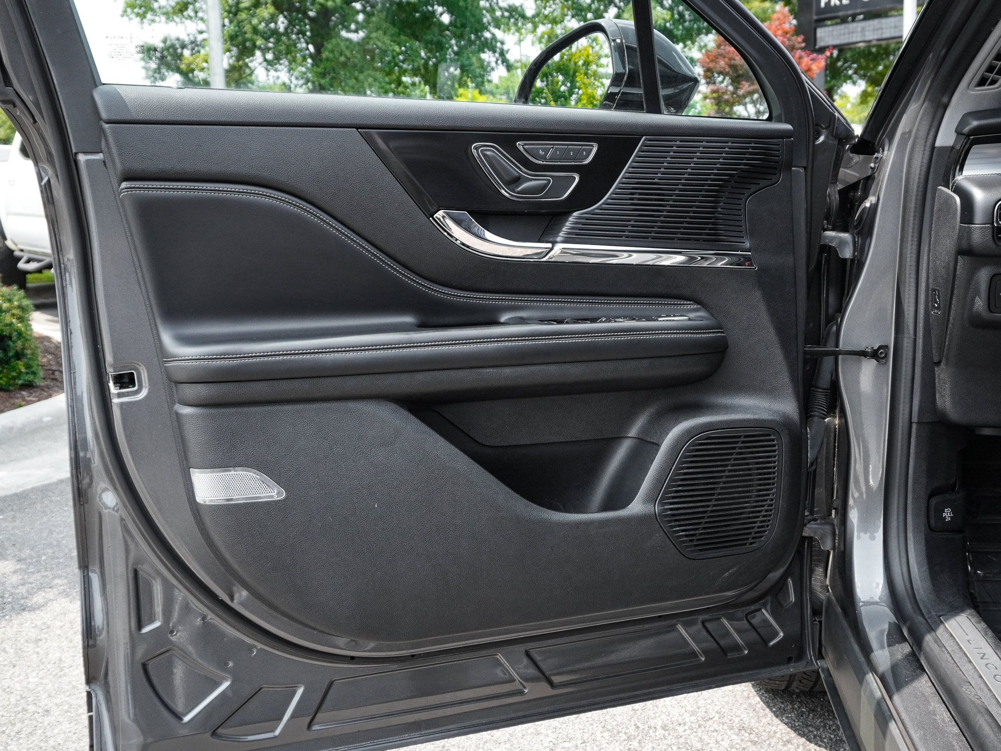 Used 2021 Lincoln Corsair FWD image 15