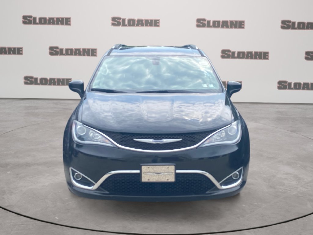 Used 2020 Chrysler Pacifica Touring-L FWD image 3