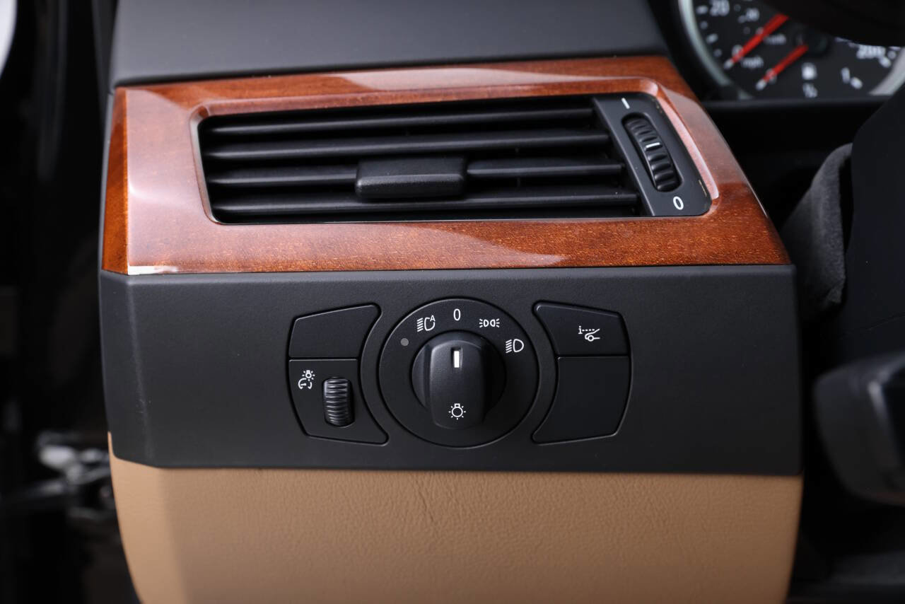 Used 2006 BMW M5 image 58