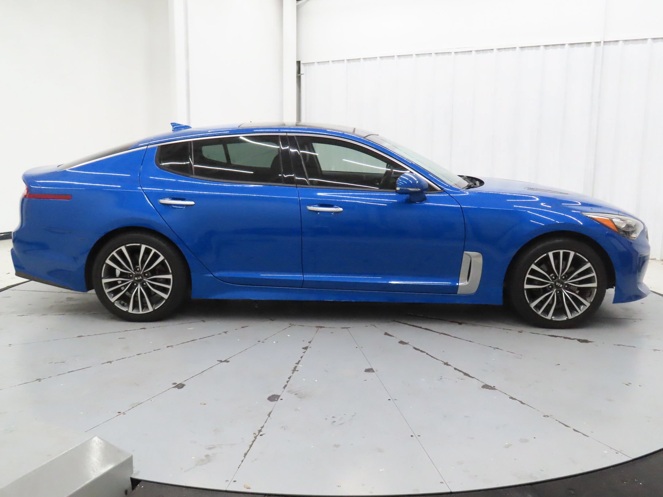 Used 2018 Kia Stinger Premium AWD/4WD image 2