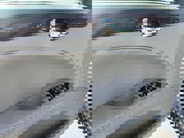 Used 2008 Buick Lucerne CXL image 3