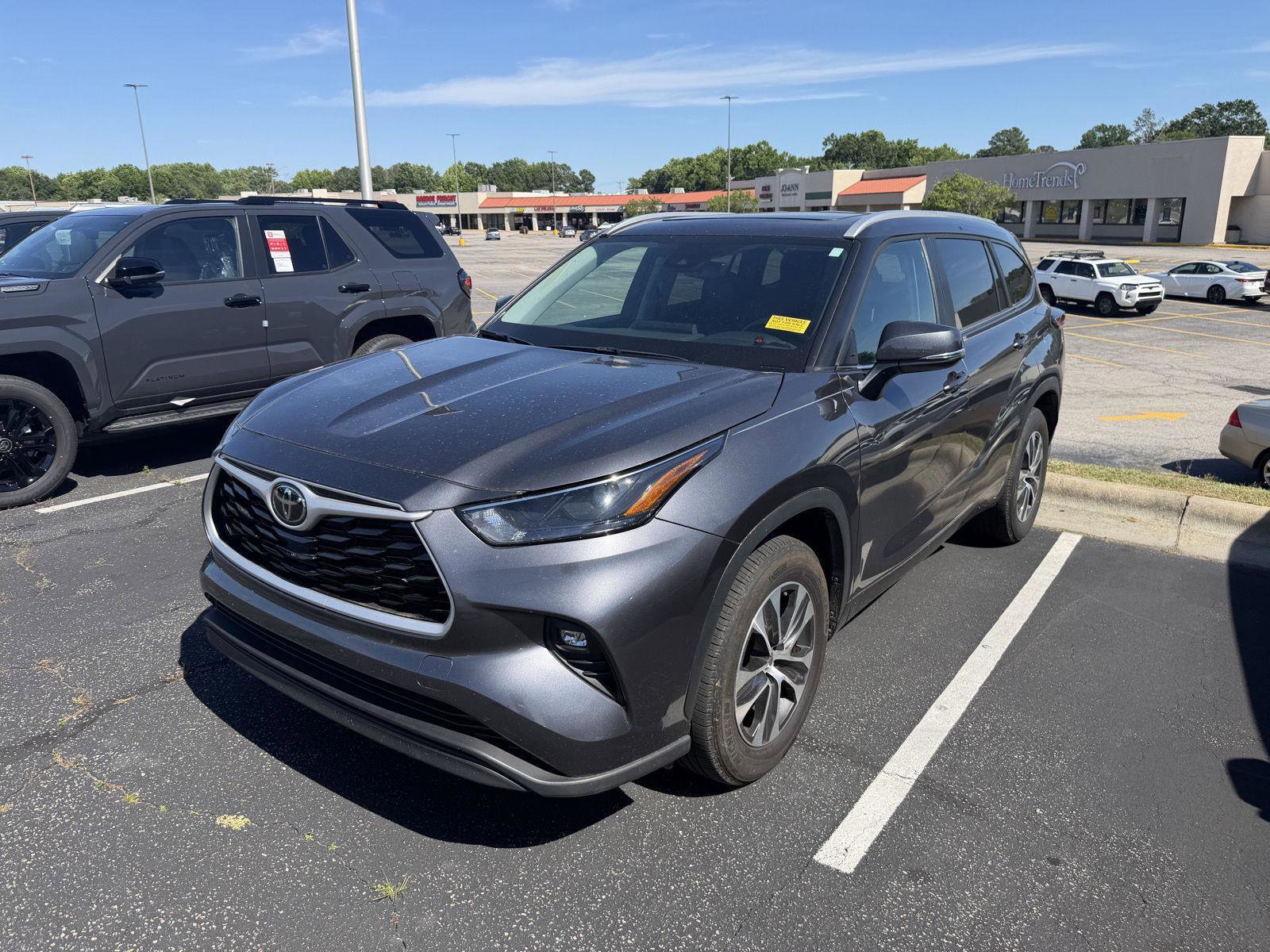 Used 2023 Toyota Highlander XLE FWD image 15
