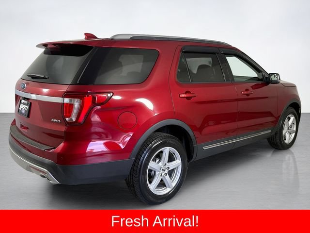 Used 2016 Ford Explorer XLT w/ Equipment Group 202A AWD/4WD image 3