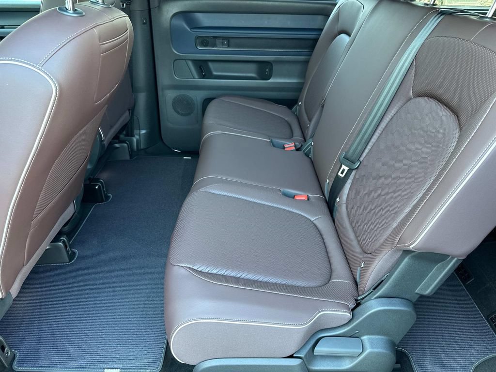 New 2025 Volkswagen ID. Buzz Pro S RWD image 25