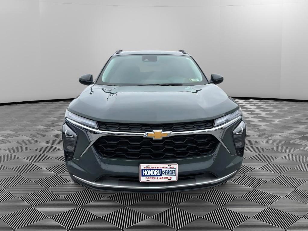 Used 2025 Chevrolet Trax LT w/ Sunroof Package image 7