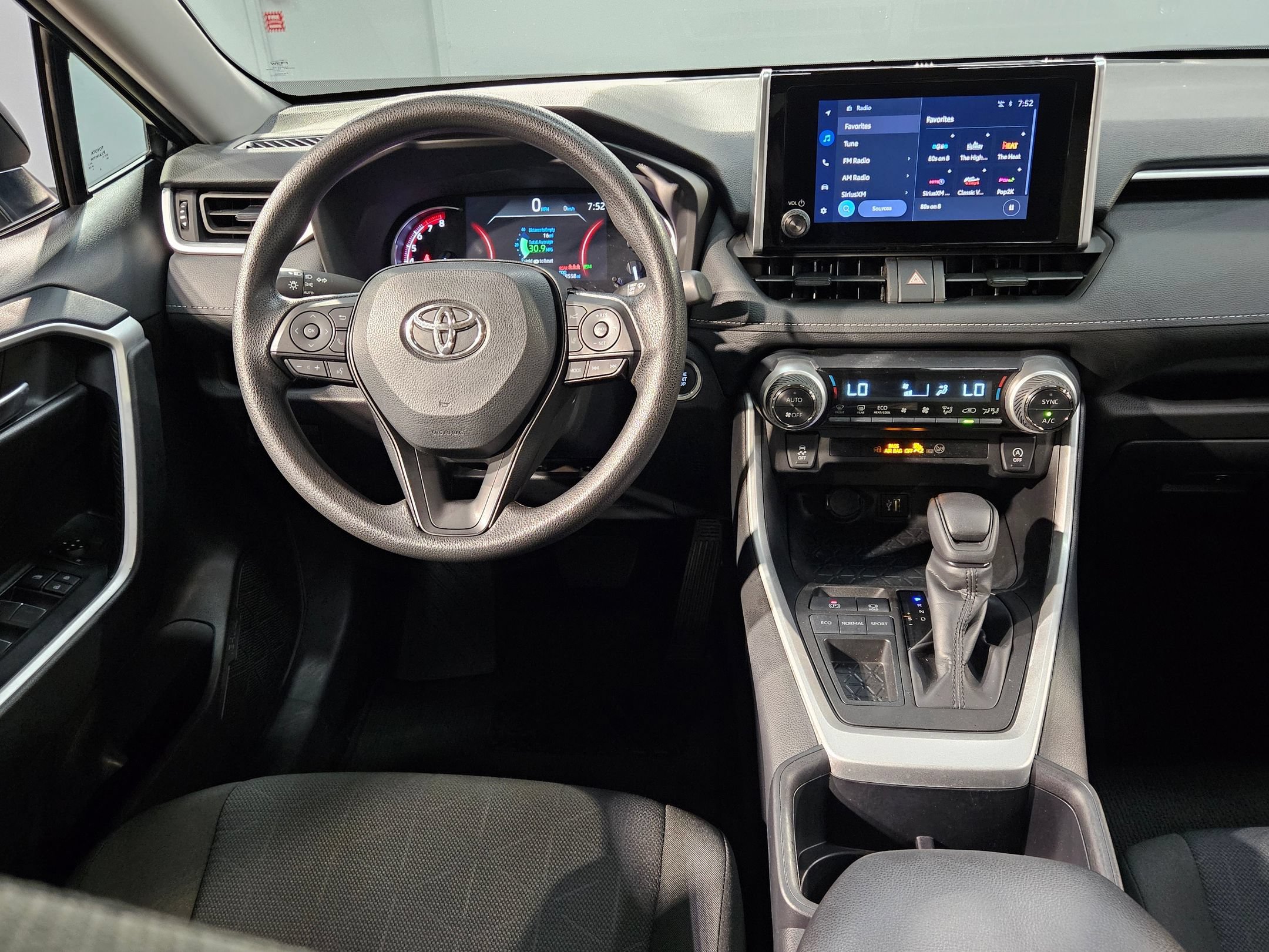 Used 2025 Toyota RAV4 XLE FWD image 9