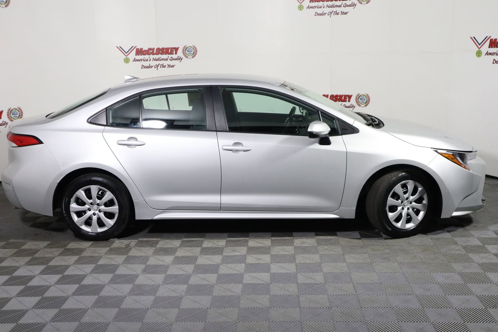 Used 2025 Toyota Corolla LE image 4