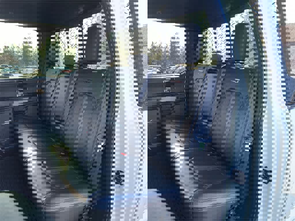 Used 2022 Ford F350 Platinum w/ FX4 Off-Road Package image 22