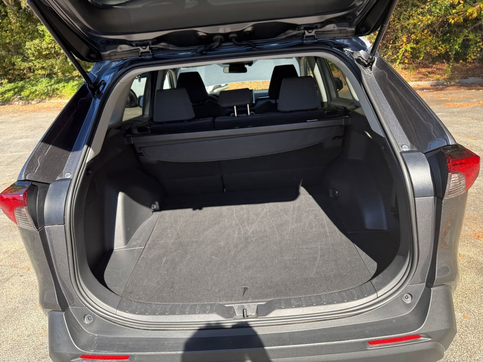 Used 2025 Toyota RAV4 XLE image 31