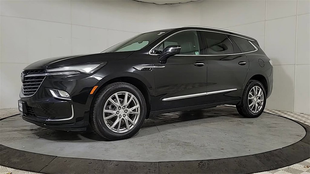 Used 2022 Buick Enclave Premium w/ Surround and Sites Package image 4