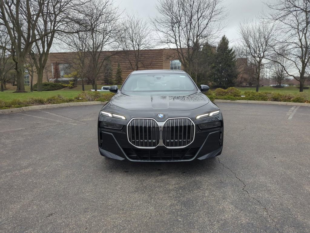 New 2025 BMW 760i xDrive w/ Executive Package image 2
