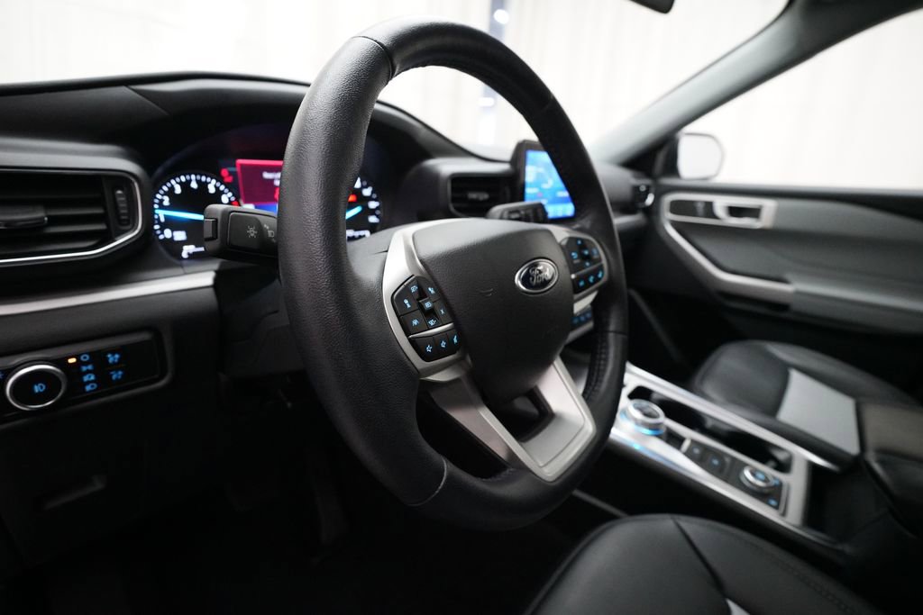 Used 2023 Ford Explorer XLT w/ Equipment Group 202A AWD/4WD image 8