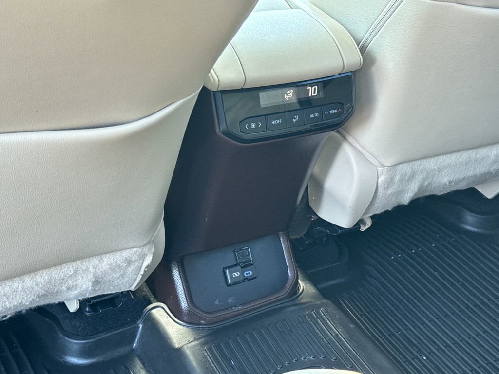 Used 2022 Toyota Highlander XLE AWD/4WD image 41