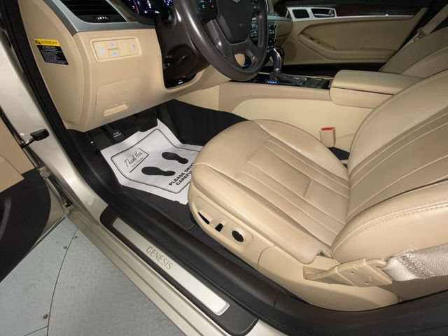 Used 2015 Hyundai Genesis 3.8 RWD image 12