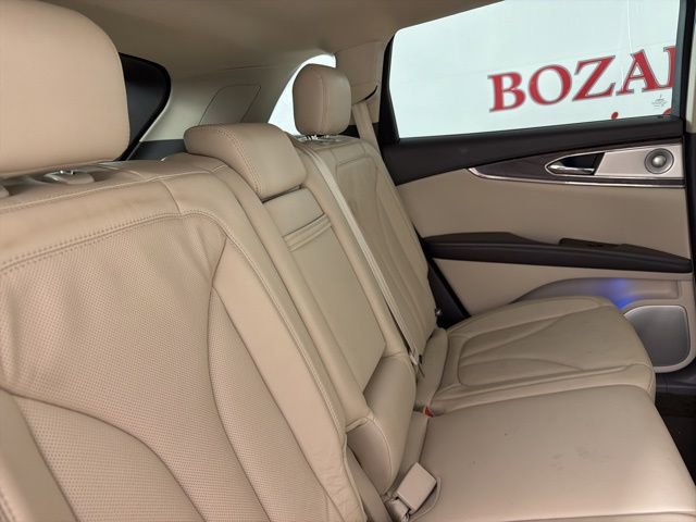 Used 2016 Lincoln MKX Reserve w/ Luxury Package FWD image 18