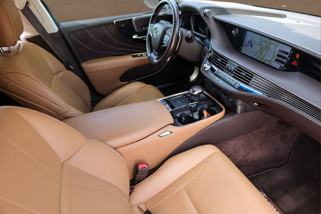 Used 2018 Lexus LS 500 w/ Accessory Package (Z2) RWD image 28
