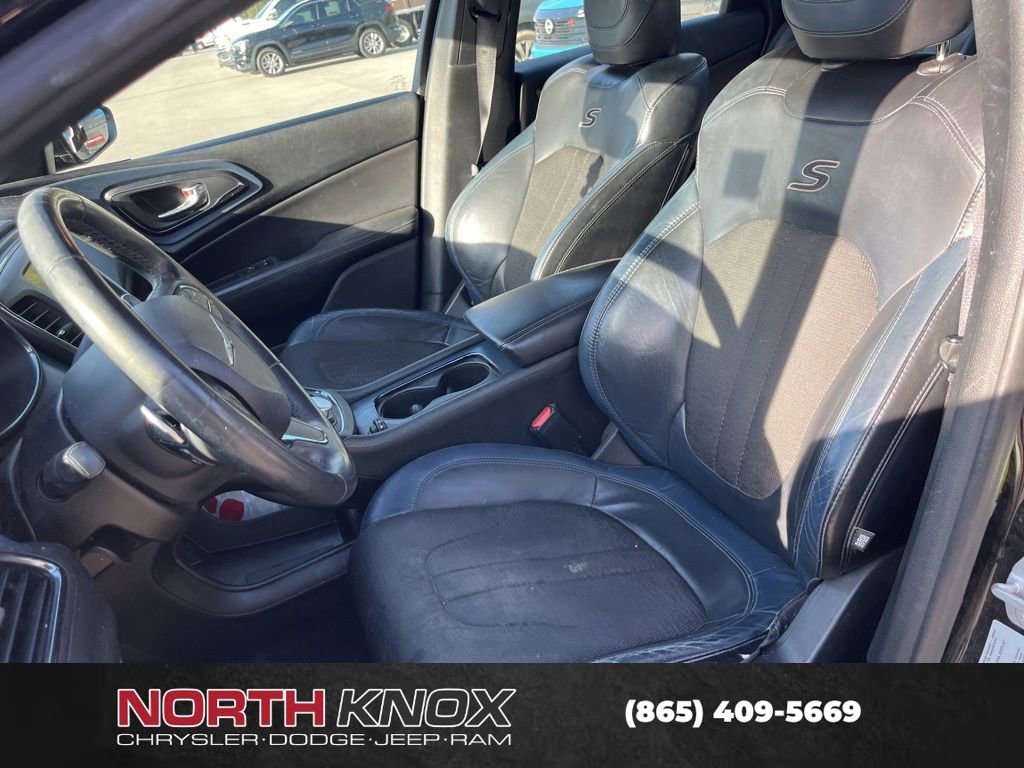 Used 2015 Chrysler 200 S w/ Navigation & Sound Group I image 7