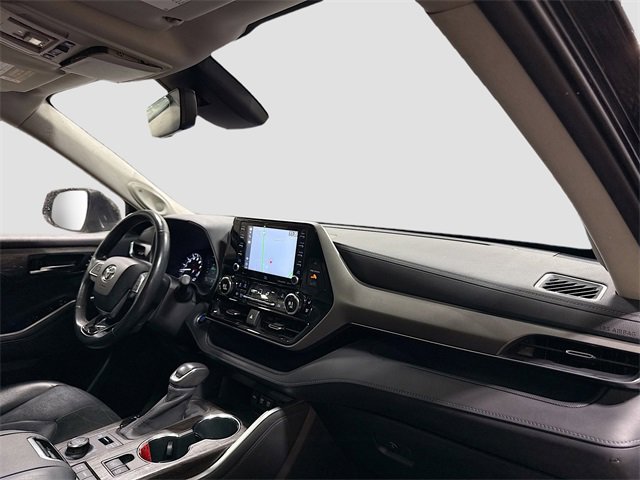 Used 2020 Toyota Highlander Limited image 32