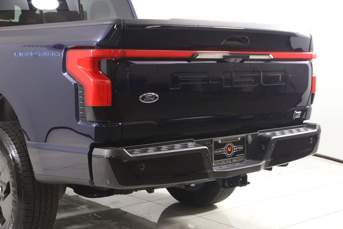Used 2023 Ford F150 Lightning Lariat AWD/4WD image 24
