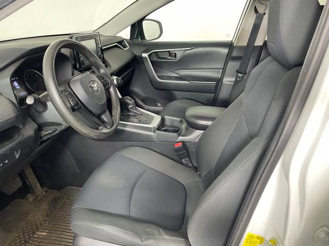 Used 2022 Toyota RAV4 LE AWD/4WD image 2