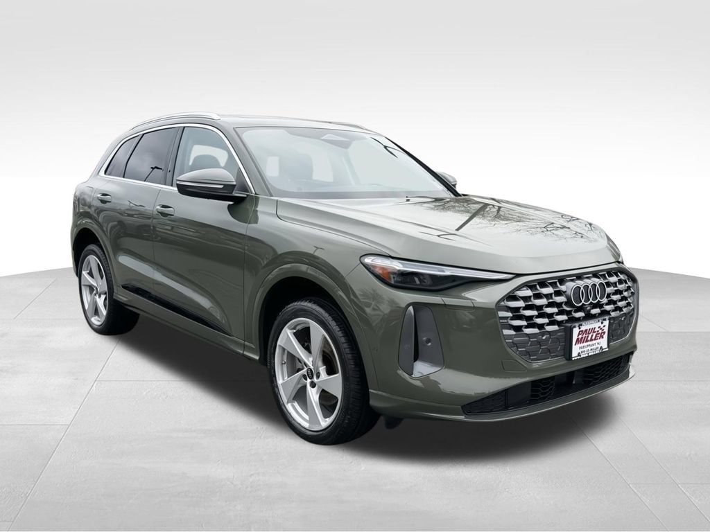 Used 2025 Audi Q5 Premium Plus w/ Premium Plus AWD/4WD image 3
