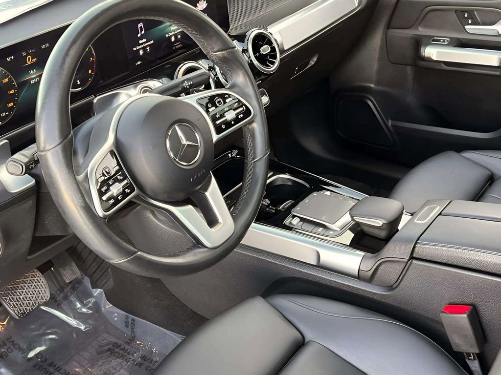 Used 2021 Mercedes-Benz GLB 250 4MATIC w/ Premium Package image 6