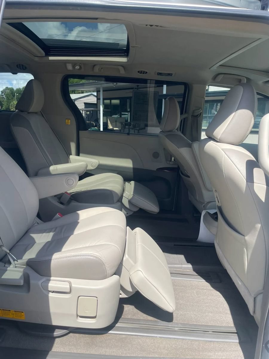 Used 2013 Toyota Sienna Limited w/ Advanced Technology Pkg FWD image 26