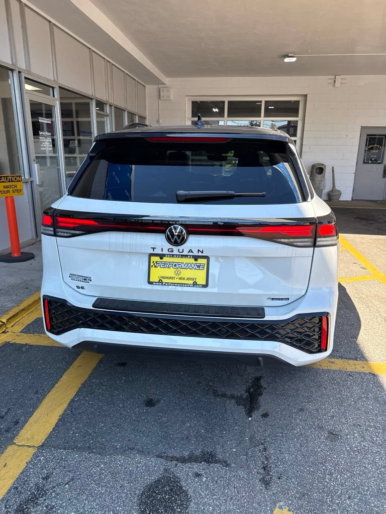 New 2026 Volkswagen Tiguan SE R-Line AWD/4WD image 10