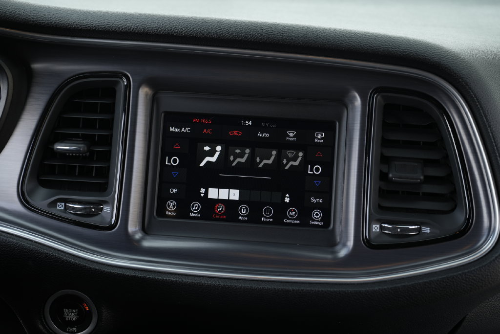Used 2018 Dodge Challenger SXT RWD image 30